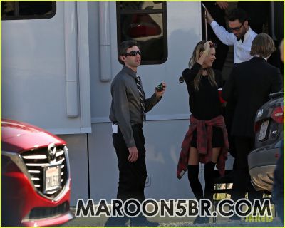 adam-levine-set-visit-behati-prinsloo-11.JPG