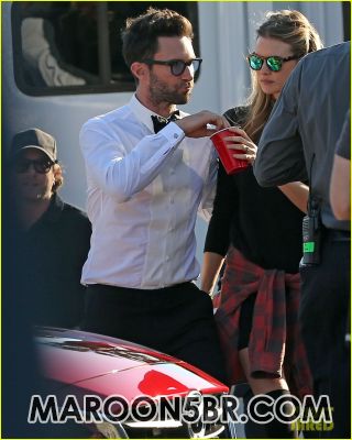adam-levine-set-visit-behati-prinsloo-12.JPG