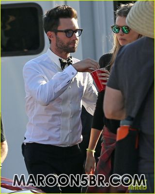 adam-levine-set-visit-behati-prinsloo-13.JPG